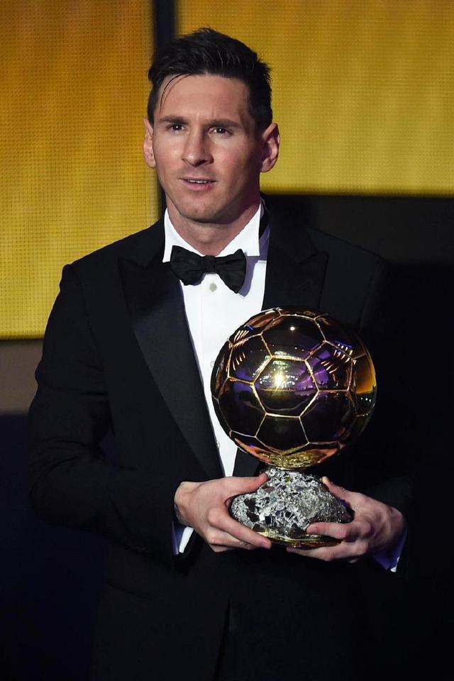 扬·库托：裁判在用红牌罚下队友之后比赛就非常难踢（扬·库托：队友被红牌罚下后，比赛踢得格外艰难）