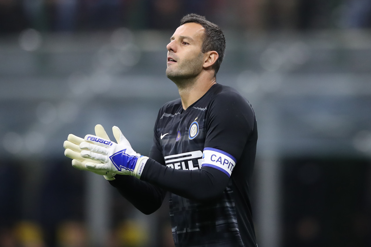 足坛年终大战淘汰赛实时赛况：圆神、魔笛谁能晋级下一轮？（年末足坛淘汰赛现场直击：圆神与魔笛谁将挺进下一轮？）