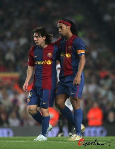 记者：黄潜有意德温特，但不愿意满足热那亚2500万欧的要价