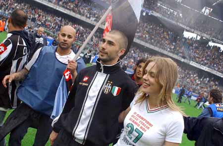 弗兰克：本场欧冠会进行球员轮换，约翰逊能否出战还需观察