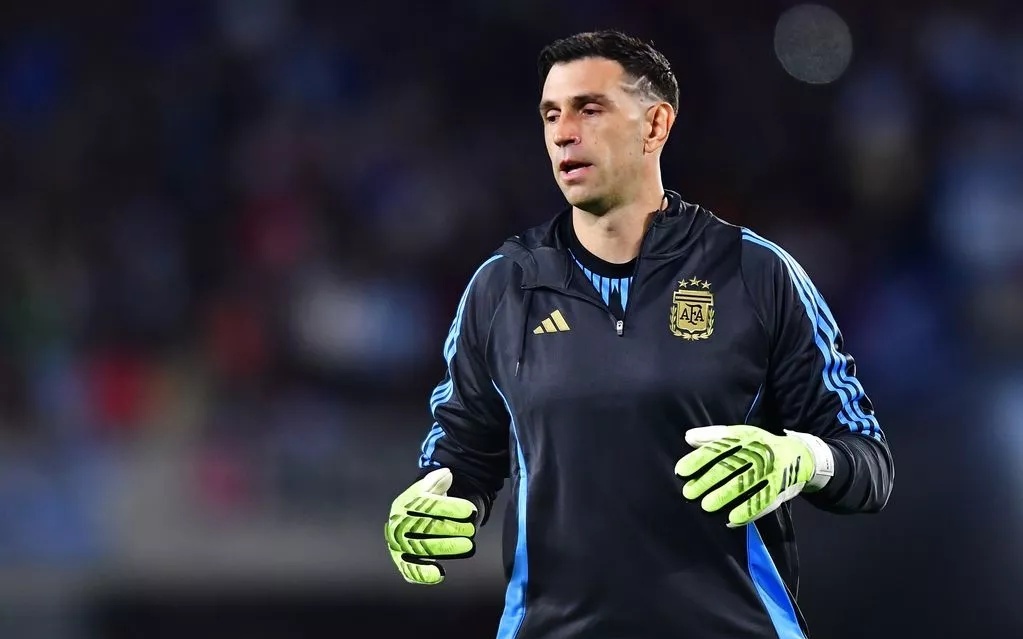 WTT总决赛：首个单打8强诞生！男乒名将一轮游，林昀儒4-2开门红