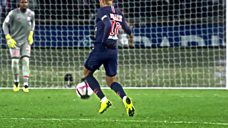 足球中超重金投入青训，多所足球学校开建