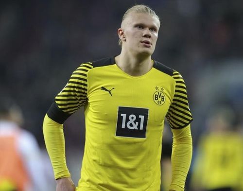 波媒：多特、阿贾克斯现场考察波兰边锋皮耶图谢夫斯基（据波兰媒体：多特蒙德与阿贾克斯赴现场考察波兰边锋皮耶图谢夫斯基）