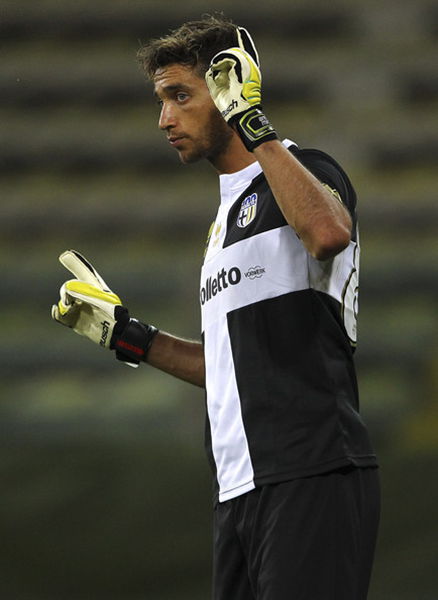 足球中超球队失误频频，主帅暴怒（中超球队连连失误，主帅震怒）