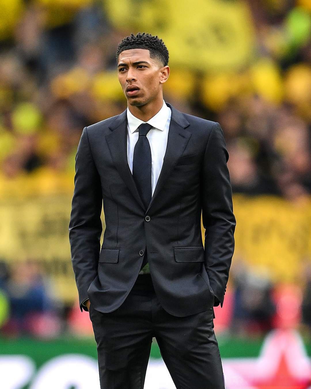 愿无大碍，蒯纪闻谢场时被拍到手臂缠着绷带