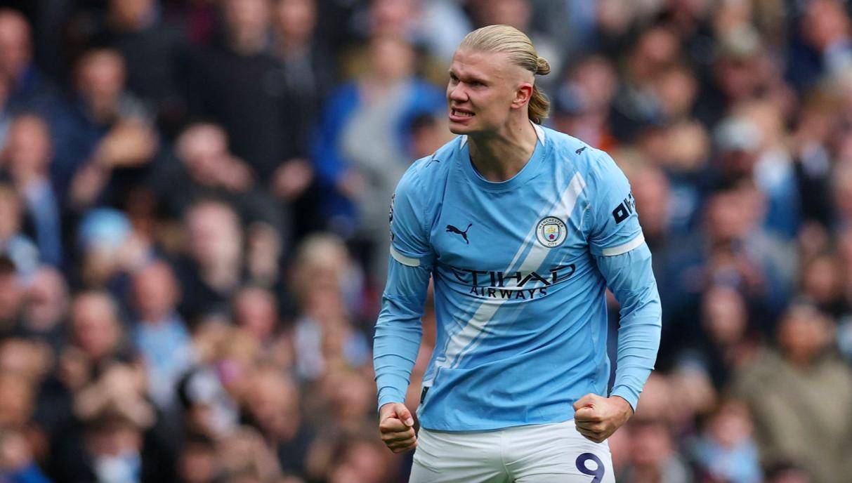 记者：申花队昨天傍晚抵达天津，出征的队伍中没有门将薛庆浩